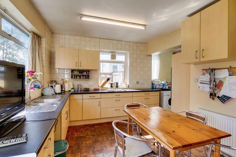 33 Meadow Way, Wembley, HA9 7LB