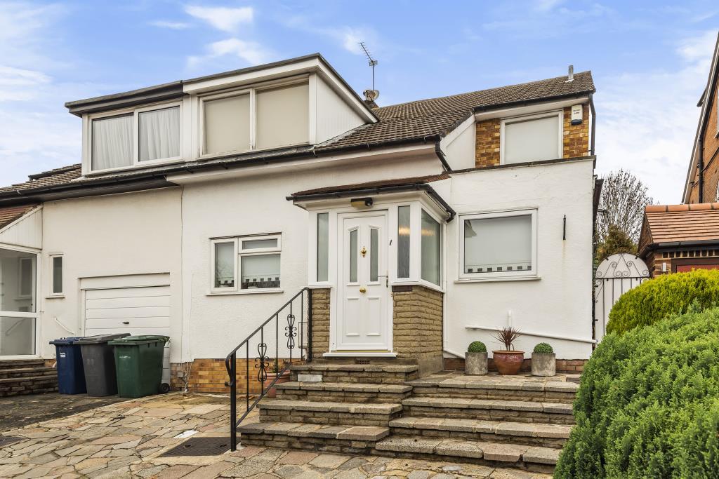 Northiam, London, Woodside Park N12, N12 3 bed semidetached house £885,000
