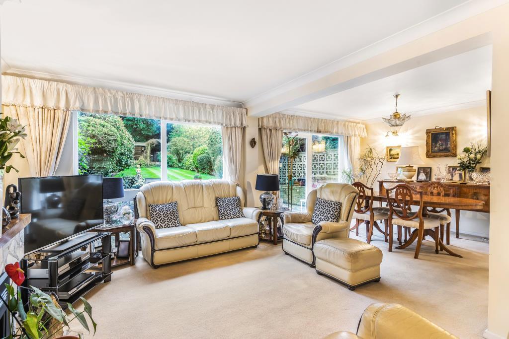 Northiam, London, Woodside Park N12, N12 3 bed semidetached house £885,000