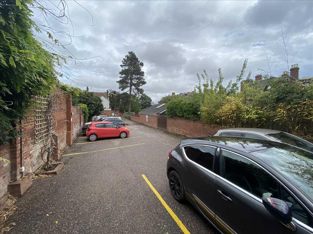 Parking for 3 cars