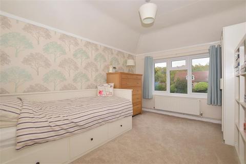 122a Brighton Road, Hooley, Coulsdon, CR5 3EF