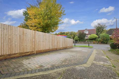 122a Brighton Road, Hooley, Coulsdon, CR5 3EF