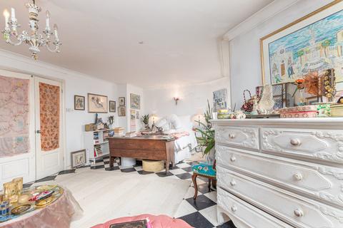 49 Upper Whistler Walk, London, SW10 0ER