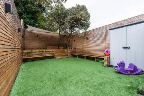 12 Lodge Road, Wallington, SM6 0UA