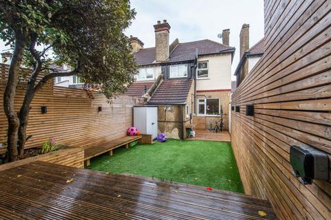 12 Lodge Road, Wallington, SM6 0UA