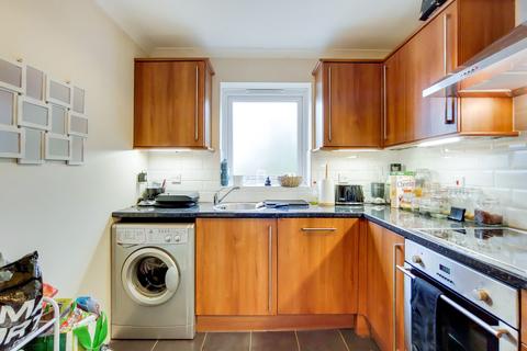 9 Maplehurst Close, Kingston Upon Thames, KT1 2HD