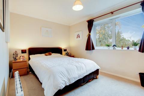 9 Maplehurst Close, Kingston Upon Thames, KT1 2HD