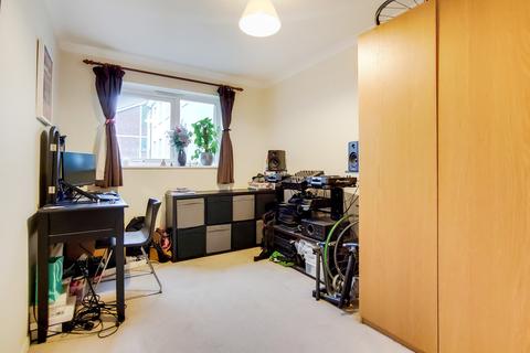 9 Maplehurst Close, Kingston Upon Thames, KT1 2HD