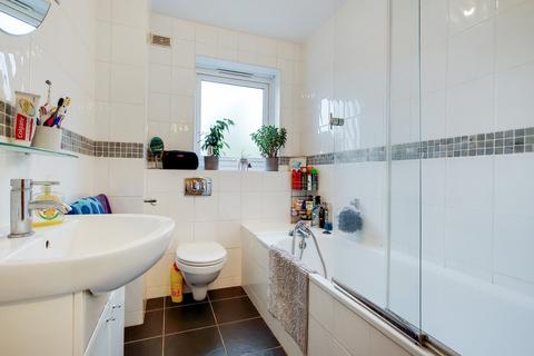 9 Maplehurst Close, Kingston Upon Thames, KT1 2HD