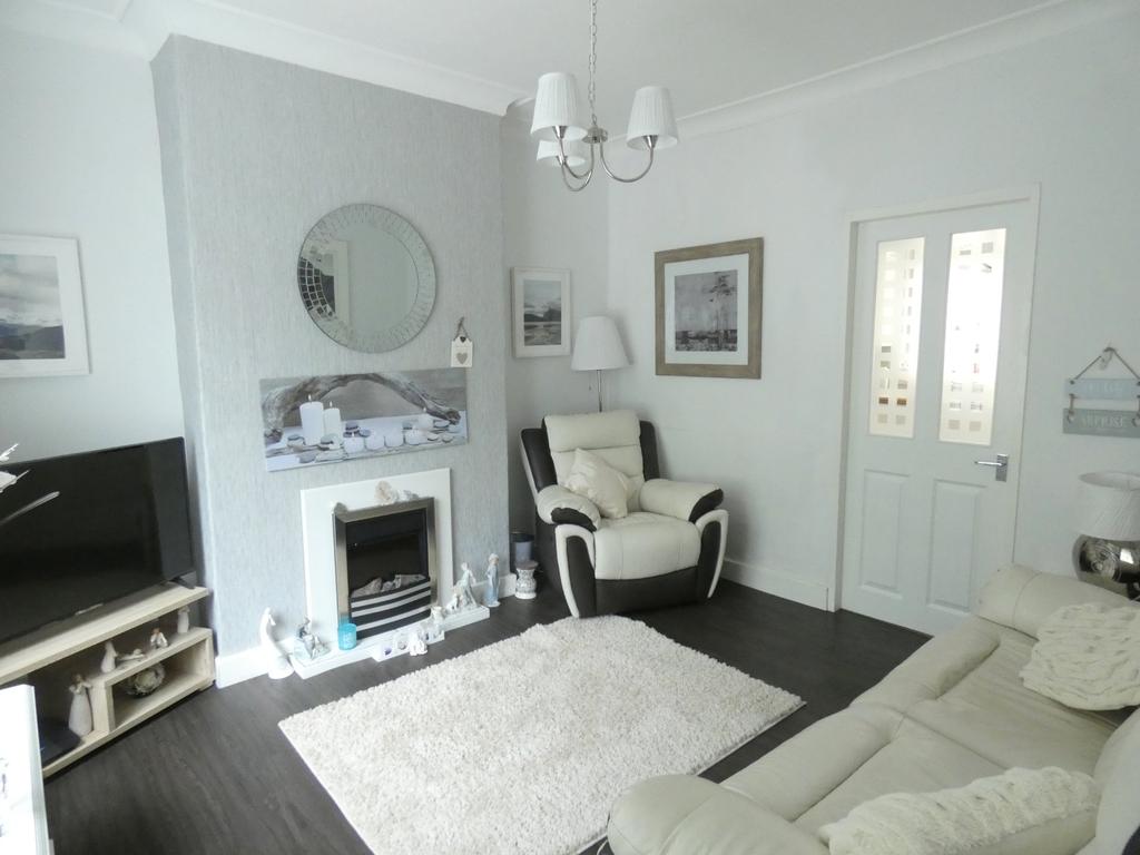 Cornmill Lane, Liversedge, WF15 2 bed semidetached house £165,000