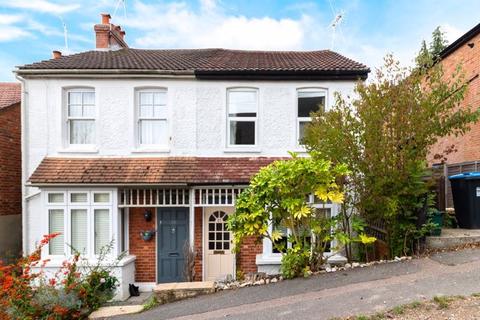 31 Beechwood Gardens, Caterham, CR3 6NH