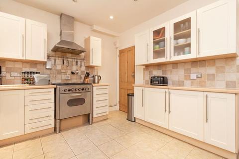 31 Beechwood Gardens, Caterham, CR3 6NH