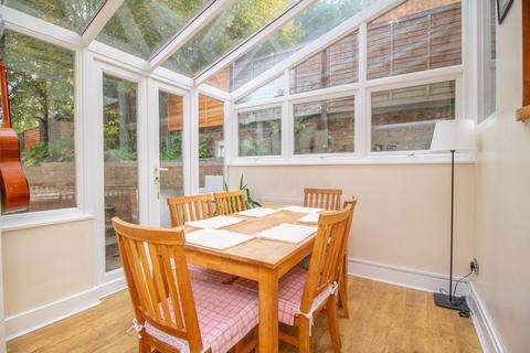 31 Beechwood Gardens, Caterham, CR3 6NH