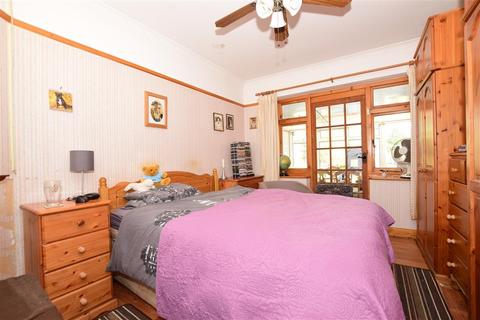 18 Bromstone Road, Broadstairs, CT10 2HJ