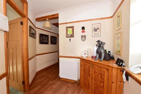 18 Bromstone Road, Broadstairs, CT10 2HJ