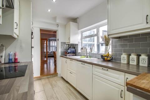 34 Lower Road, Kenley, CR8 5NB