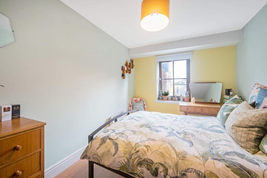 1 Bedroom Flat For Sale in Gibson Street, Barrowlands, G40 2SN