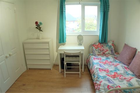 3 Celedon Close, Grays, RM16 6PZ