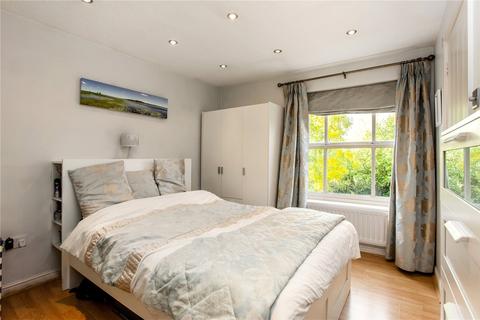 17 Cleves Close, Loughton, IG10 3NN