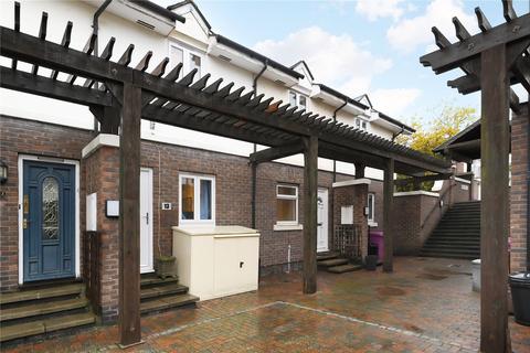 14 Blyth Close, London, E14 3DU