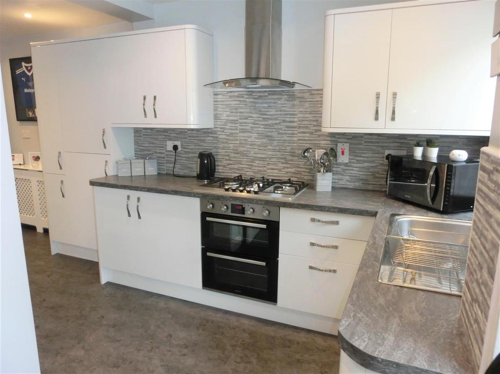 Gleneagles Road, Yardley, Birmingham 4 bed semidetached house £260,000