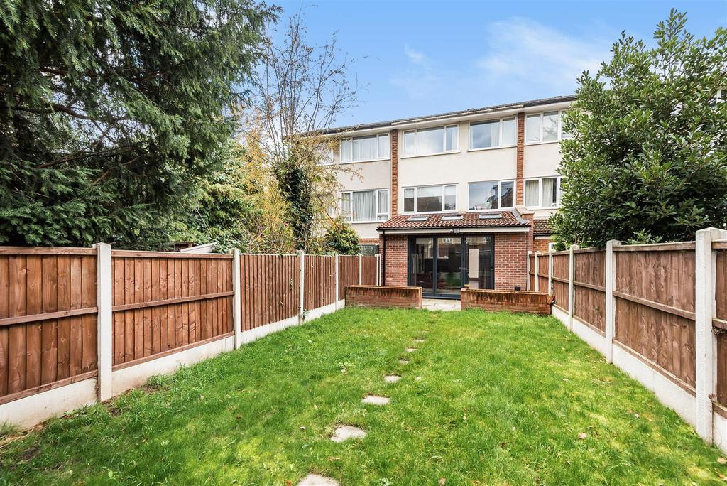 The Avenue, Worcester Park,KT4 4 bed townhouse £575,000
