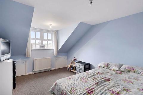 3 Grace Mews, 40 Marlow Road, London, SE20 7UW