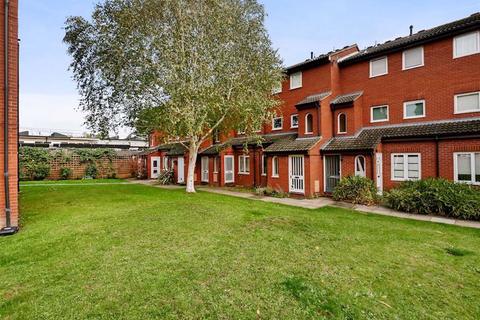 20 Deans Gate Close, London, SE23 2XX