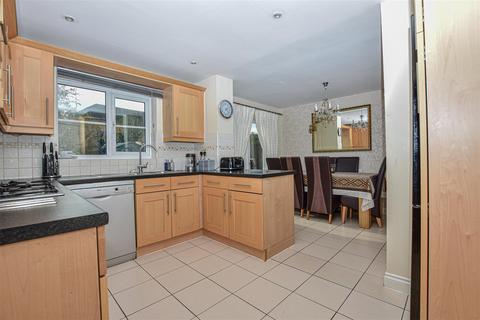 10 Allens Mead, Gravesend, DA12 2JB