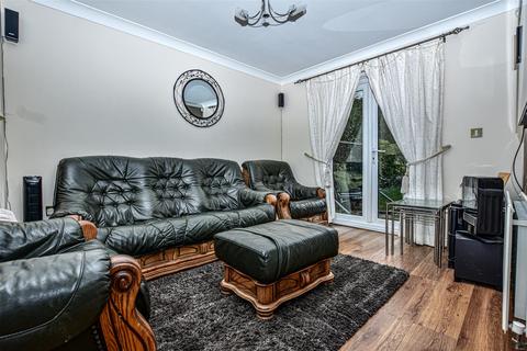 10 Allens Mead, Gravesend, DA12 2JB