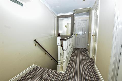 10 Allens Mead, Gravesend, DA12 2JB