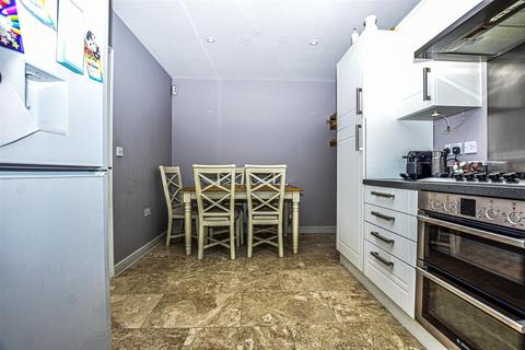 31 Eustace Crescent, Strood, Rochester, ME2 2GL