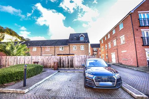 31 Eustace Crescent, Strood, Rochester, ME2 2GL