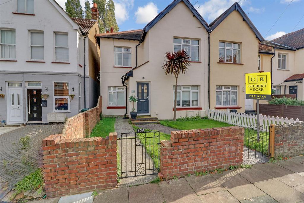 Fleetwood Avenue, WestcliffOnSea 2 bed flat £200,000