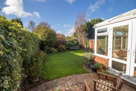 2 Cricketers Close, Hawkinge, Folkestone, CT18 7NH