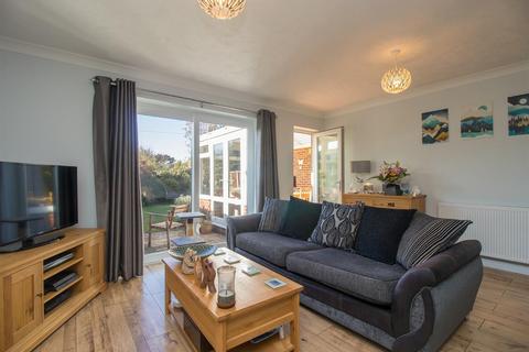 2 Cricketers Close, Hawkinge, Folkestone, CT18 7NH
