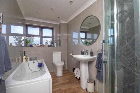 2 Cricketers Close, Hawkinge, Folkestone, CT18 7NH