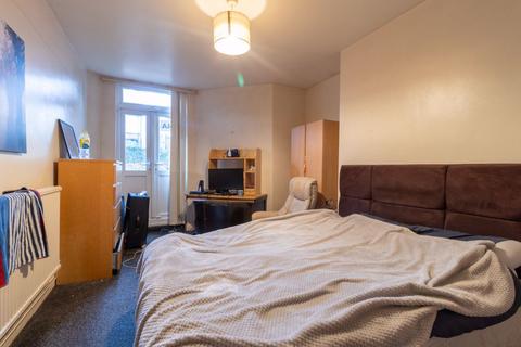 3 bedroom flat to rent - Cardigan Road, Leeds, West Yorkshire