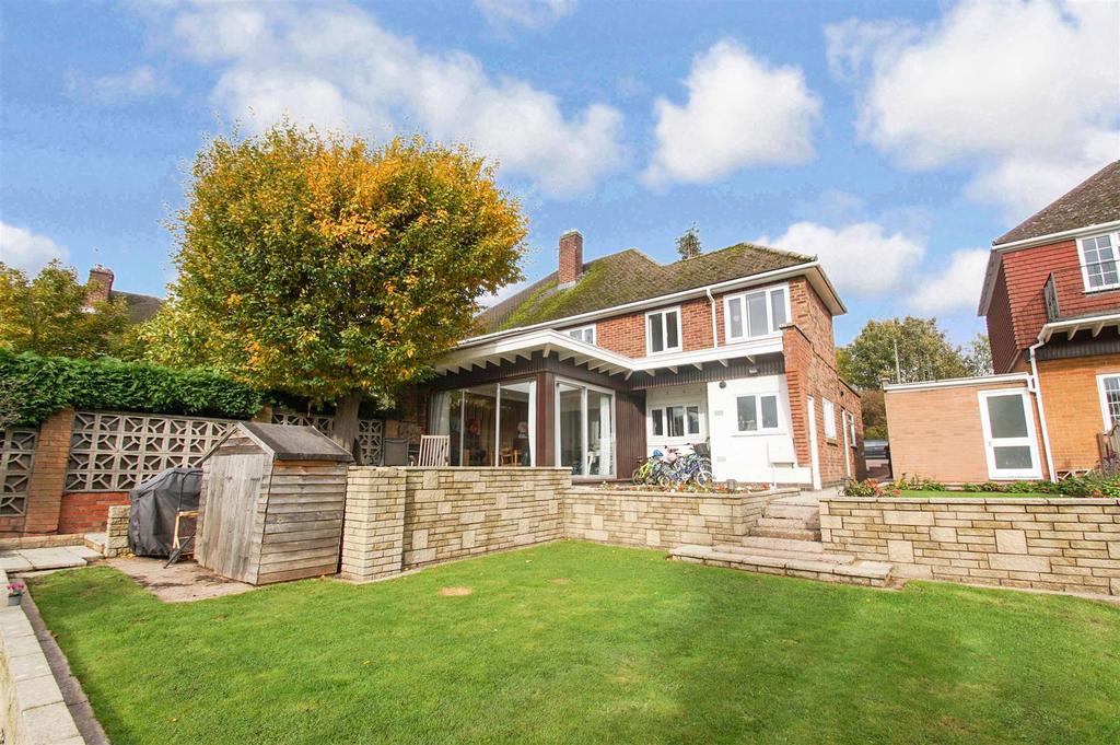 Princes Drive, Leamington Spa 3 bed semidetached house £425,000