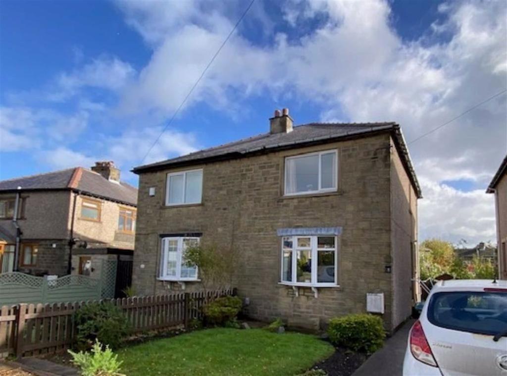 Cliffe End Road, Quarmby... 3 bed semidetached house £150,000
