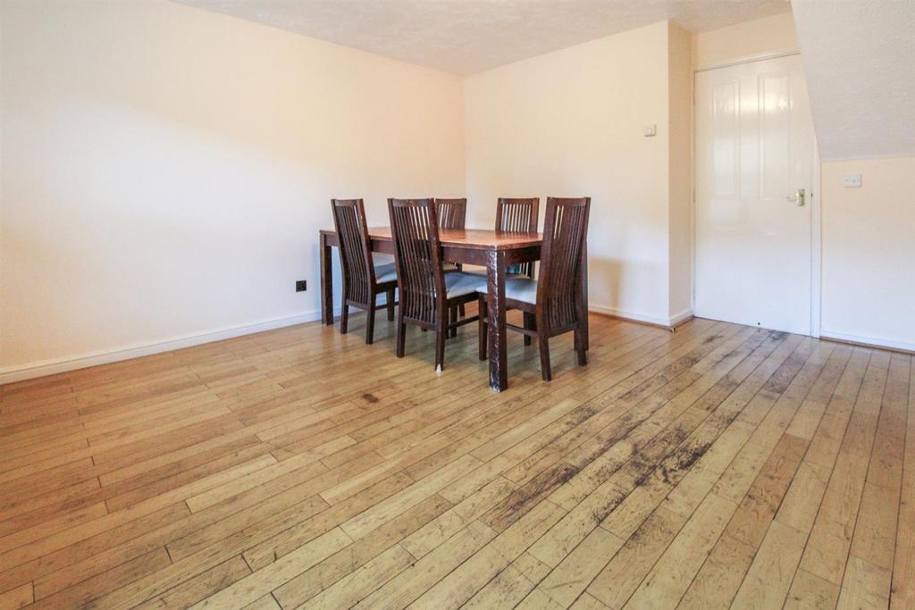 Eltham Avenue, Cippenham, Slough 2 bed end of terrace house £325,000