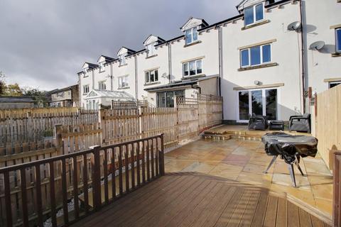 4 Bedroom Property For Sale on Kerry Hill, Horsforth