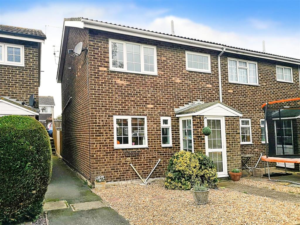 Reynolds Road, Eastbourne 3 bed end of terrace house £240,000