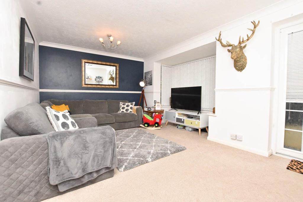 Reynolds Road, Eastbourne 3 bed end of terrace house £240,000