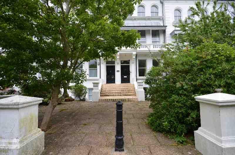 Markwick Terrace, St. LeonardsOnSea 2 bed flat £775 pcm (£179 pw)