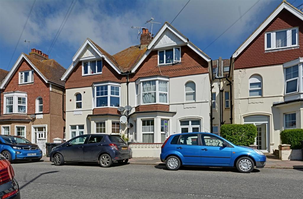 Wickham Avenue, BexhillOnSea 2 bed flat £225,000