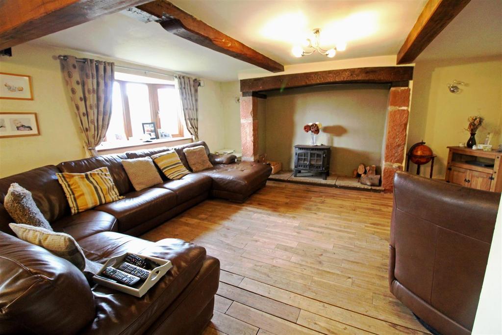 Lounge 1.jpg