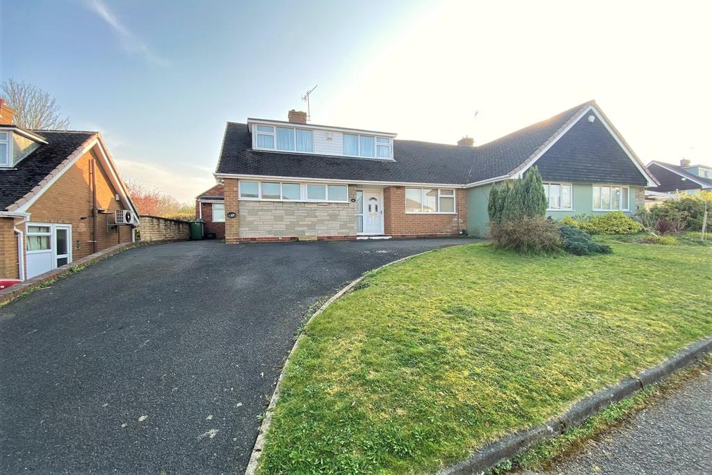 Brackendale Way, Stourbridge, DY9 3 bed semidetached house £275,000
