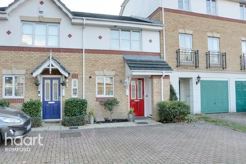 3 Bancroft Chase, Hornchurch, RM12 4DP