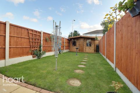 3 Bancroft Chase, Hornchurch, RM12 4DP